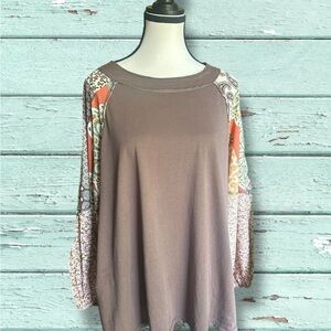 easel Taupe Mixed-Print Raglan Sleeve Blouse